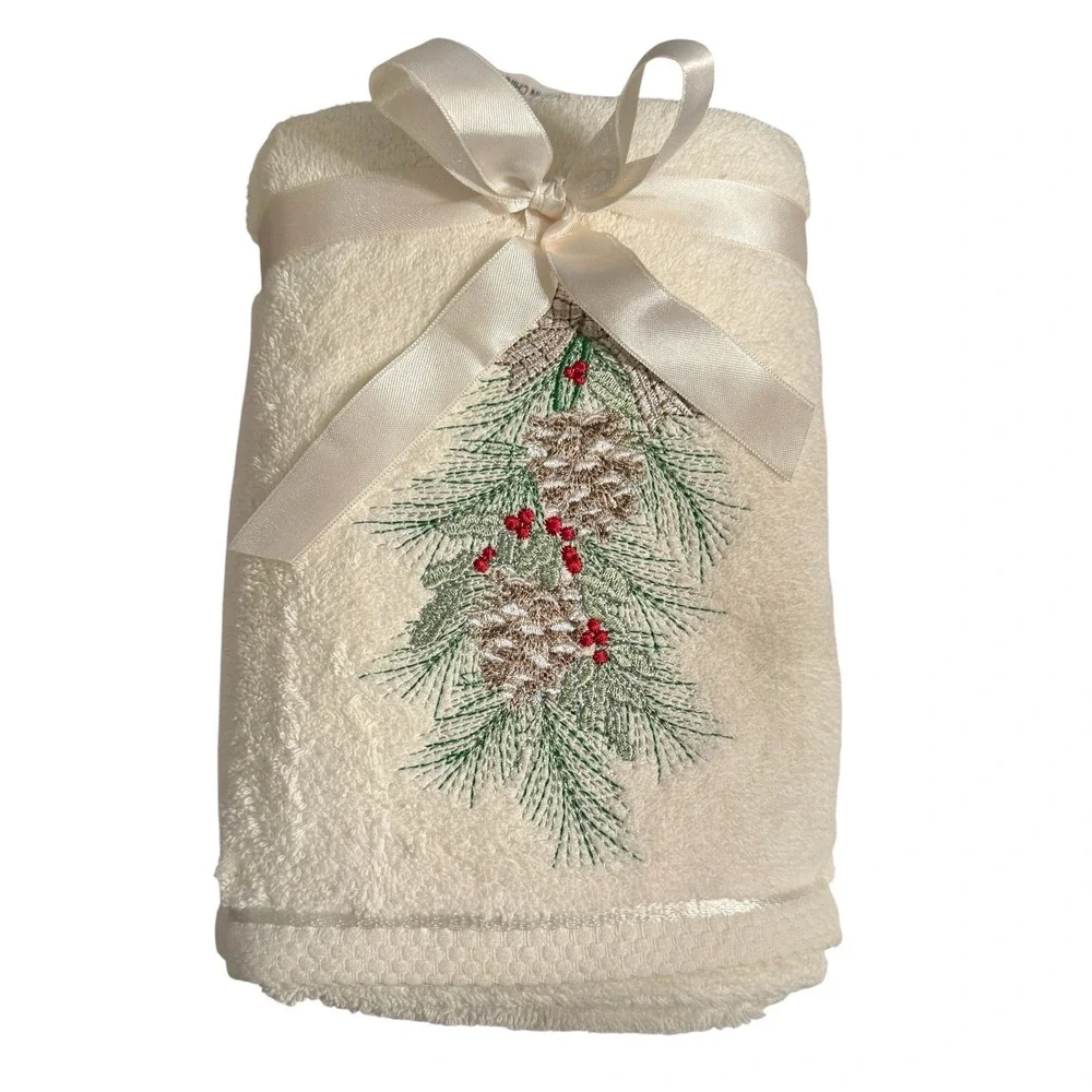 NEW Set of 2 Arctic Holiday Embroidered Christmas Hand Towels Pinecones Holly